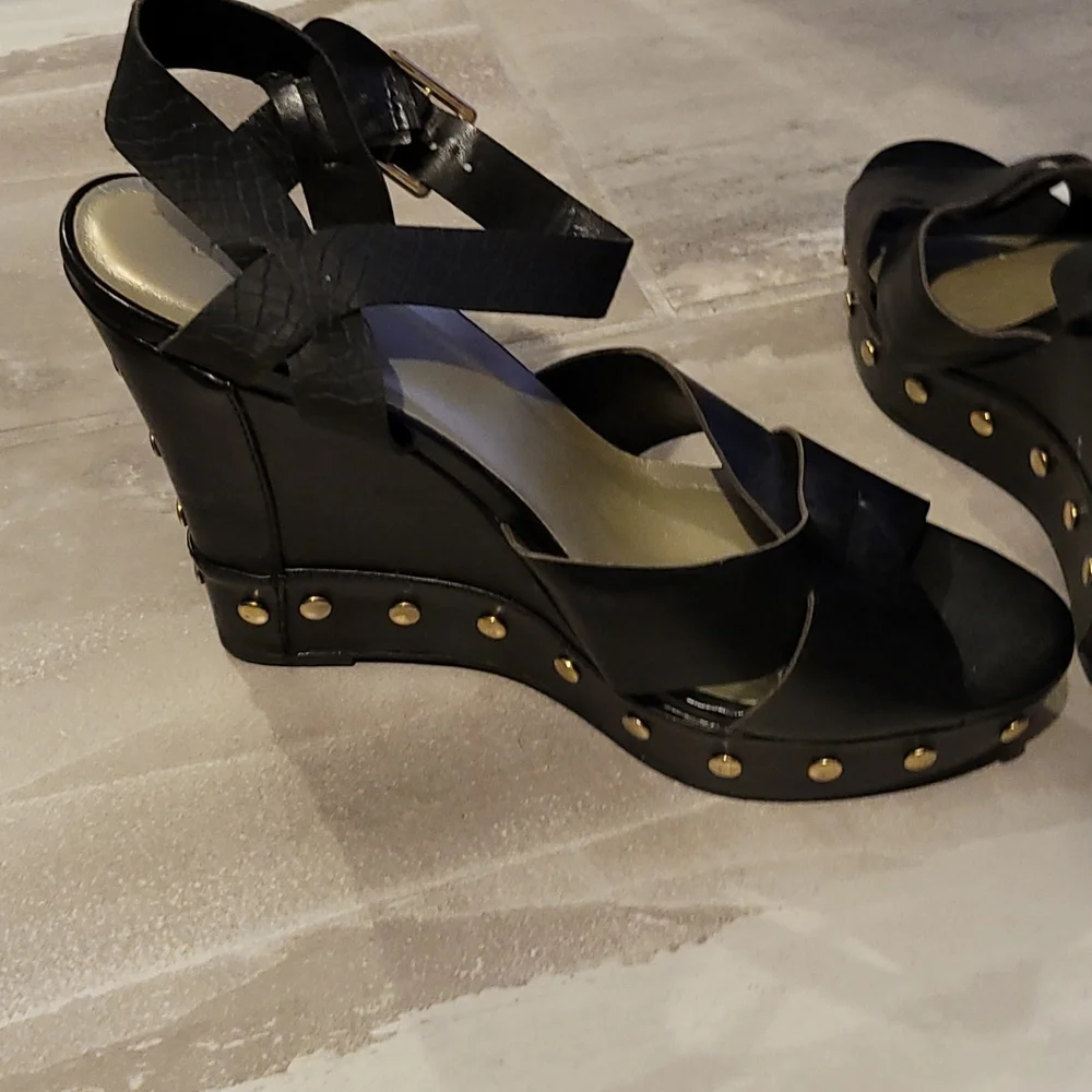 Shoes - Picture 3 of 3